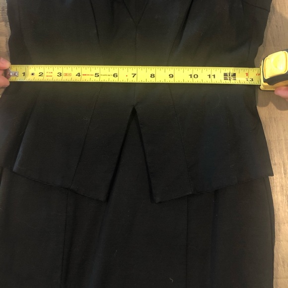 White | Black House Market - Picture 5 of 8